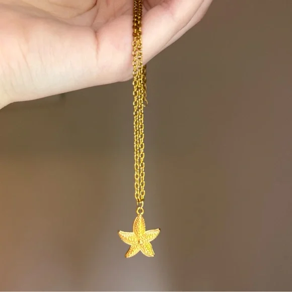 GOLD TONE Starfish Pendant Necklace - Picture 2 of 6